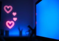 Wpływ niebieskiego światła na zdrowie: zagrożenia i ochrona Wpływ niebieskiego światła na zdrowie: zagrożenia i ochrona